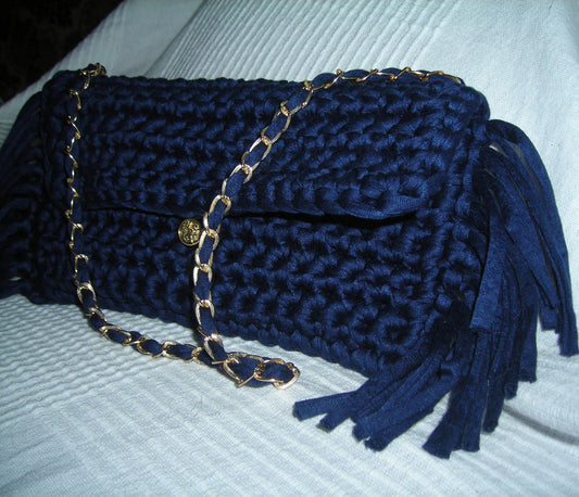 Fringy shoulder bag
